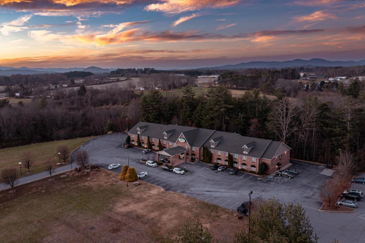 Mountain Inn & Suites Flat Rock Εξωτερικό φωτογραφία