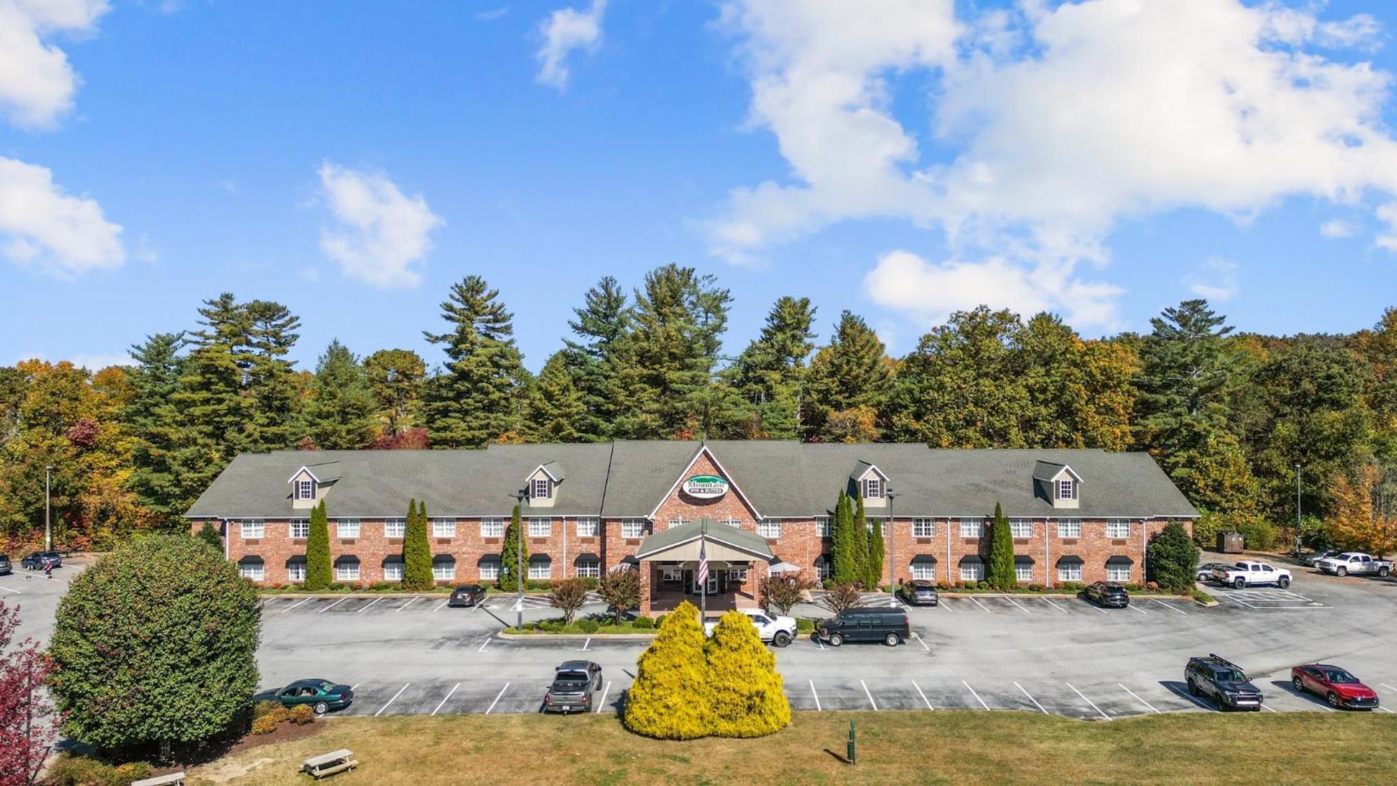 Mountain Inn & Suites Flat Rock Εξωτερικό φωτογραφία